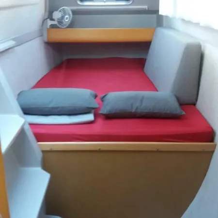 Botel Boat Catamaran For 9 People *