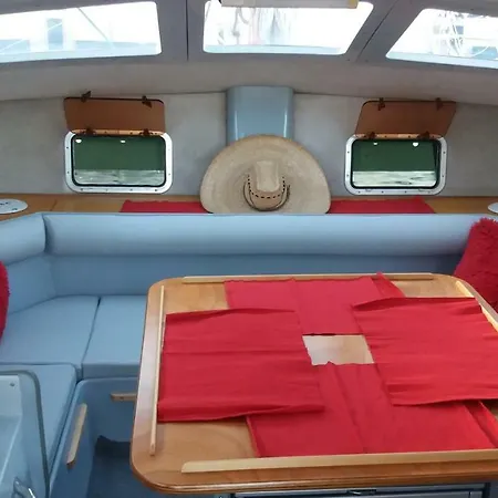 Botel Boat Catamaran For 9 People