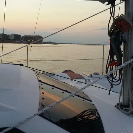 Boat Catamaran For 9 People L'Escala