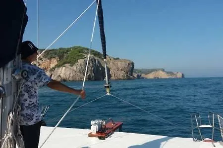 Botel Boat Catamaran For 9 People L'Escala